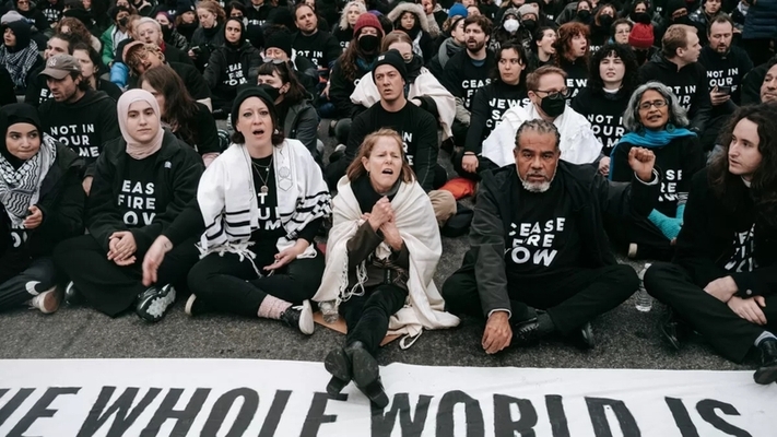 Pro-Palestine protesters blocked the Manhattan Bridge in January (Olga Fedorova/ZUMAPRESS/Newscom)